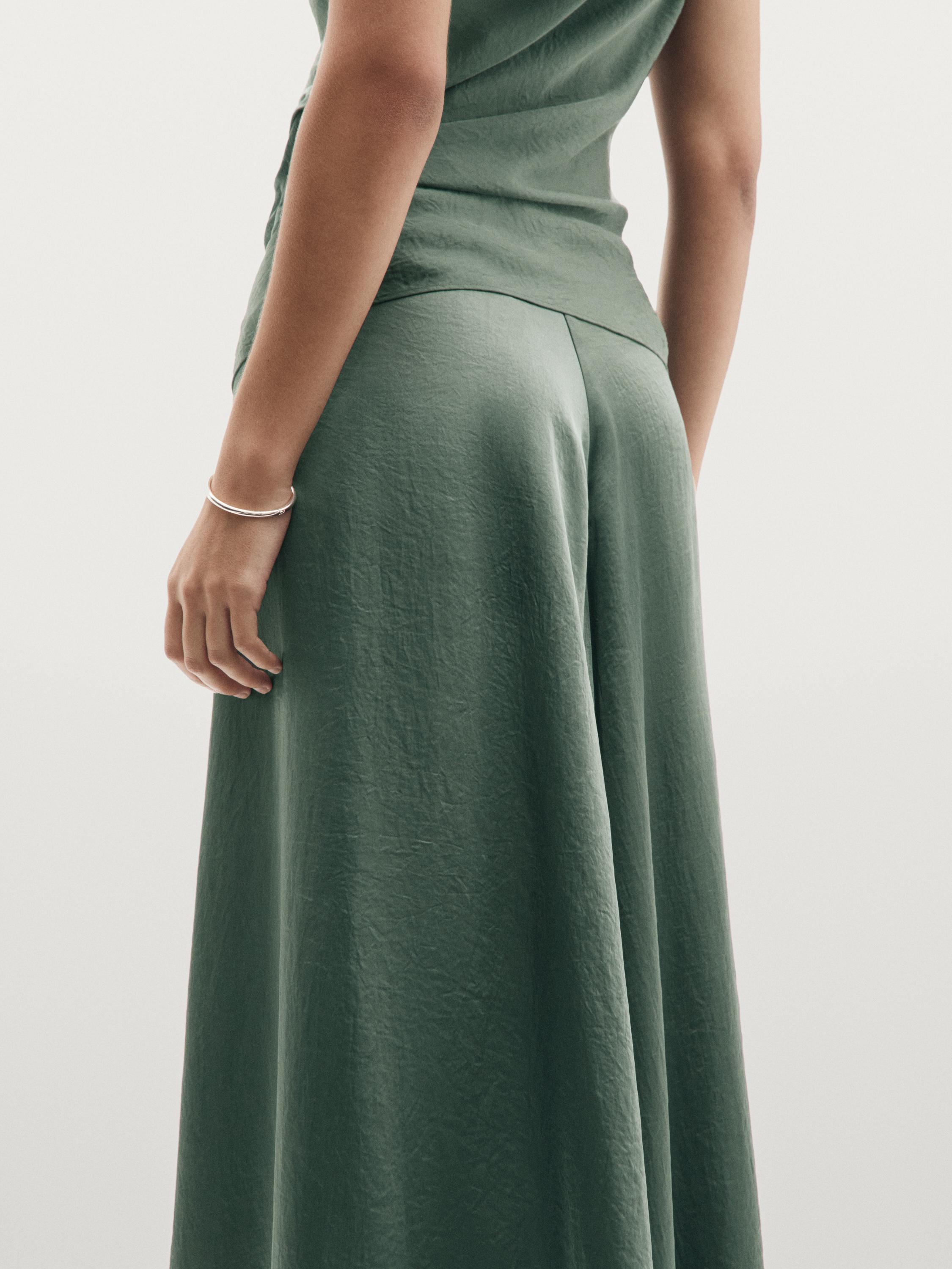 Flowing wide-leg trousers